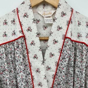 Vintage Robe Housecoat Lounge Size Small Grannycore Pockets Floral Piping Belted